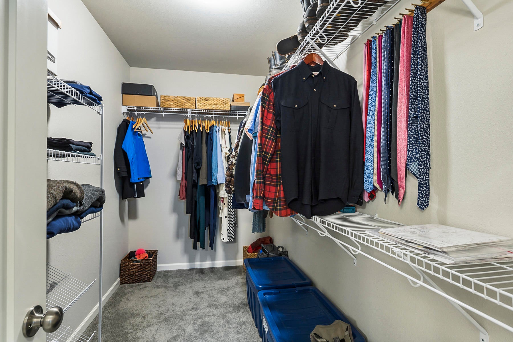 723 Northwest Rimrock Drive Redmond, OR 97756 - Photo 26 of 35 Walk in closet