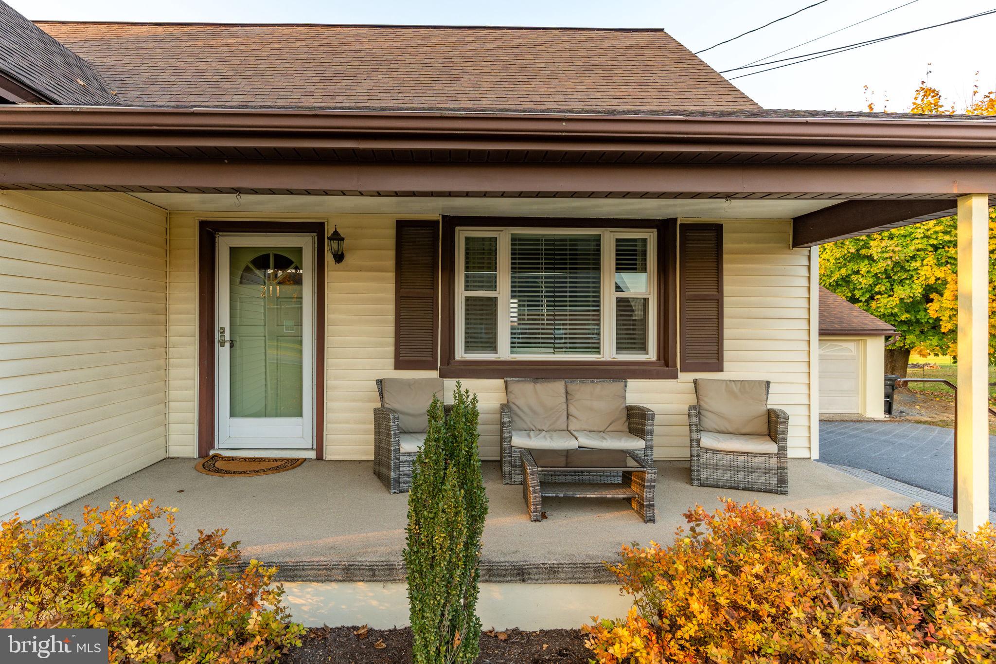 211 East Lexington Road Lititz, PA 17543 - Photo 5 of 58