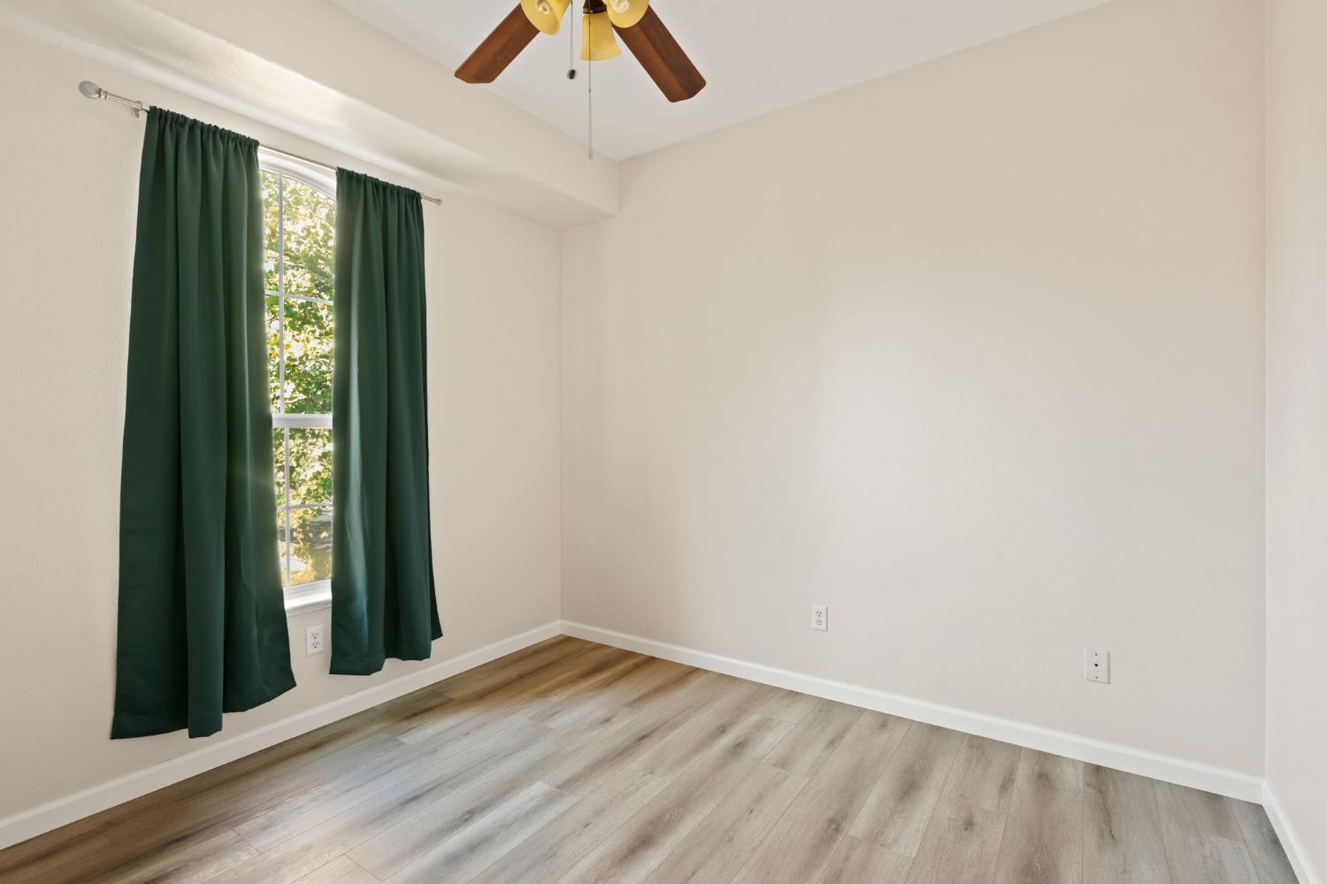 46 Bascom Court Sacramento, CA 95835 - Photo 21 of 34 an empty room with windows