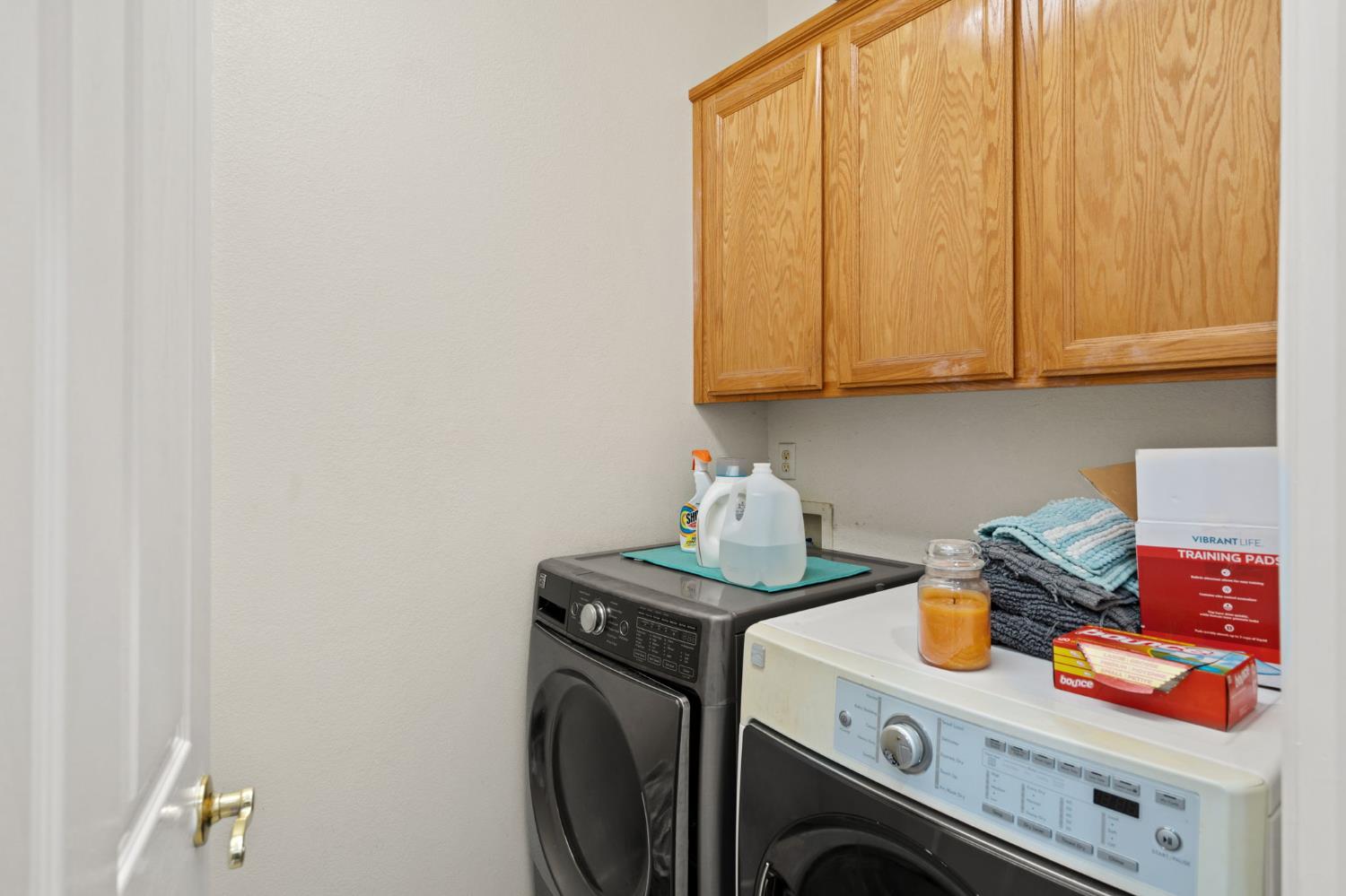 46 Bascom Court Sacramento, CA 95835 - Photo 23 of 34 a utility room with dryer and washer