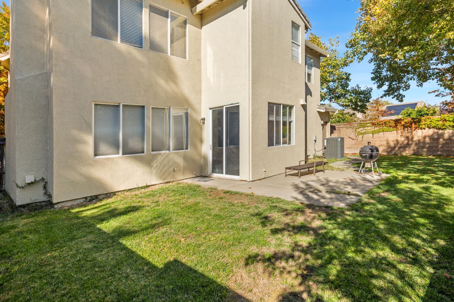 46 Bascom Court Sacramento, CA 95835 - Photo 24 of 34 a backyard of a house