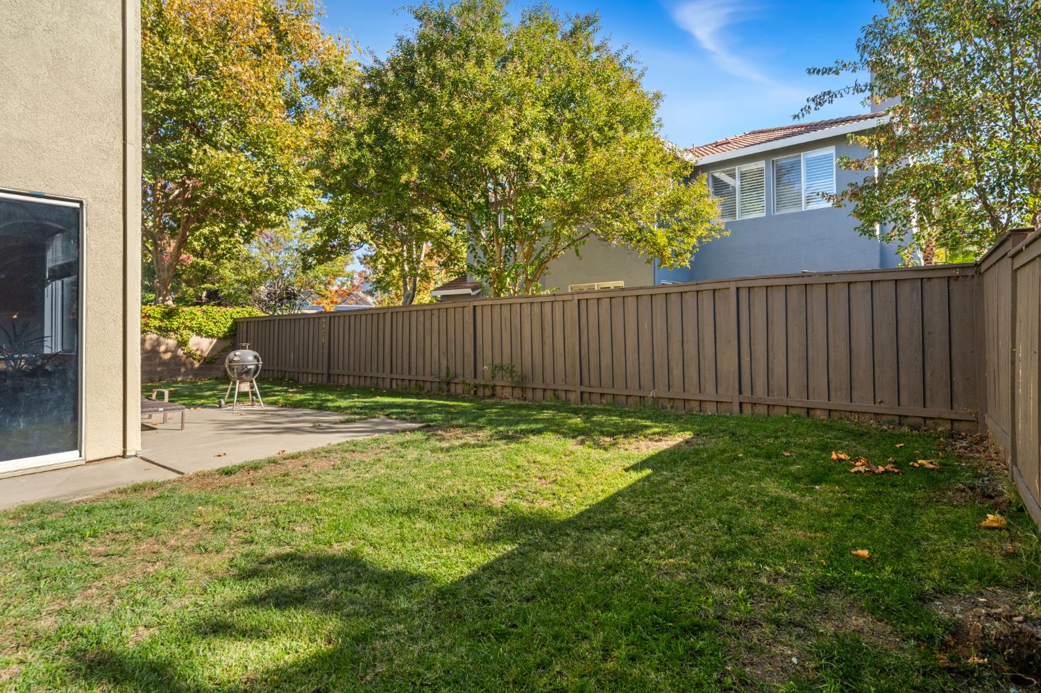 46 Bascom Court Sacramento, CA 95835 - Photo 26 of 34 a view of a backyard with large trees and wooden fence