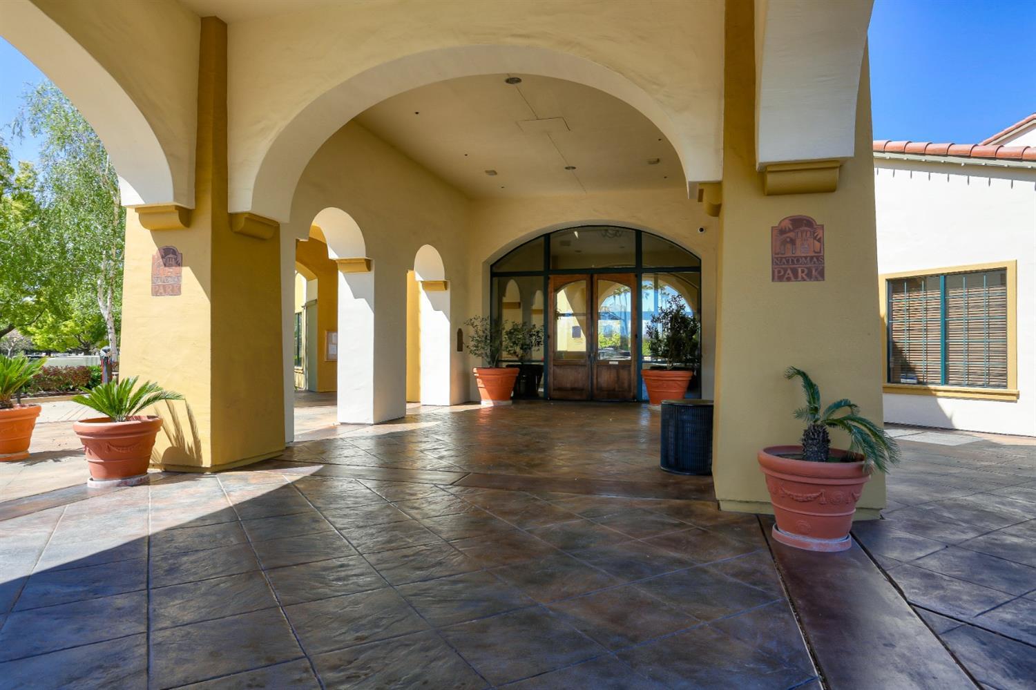 46 Bascom Court Sacramento, CA 95835 - Photo 34 of 34 a lobby with a table and chair