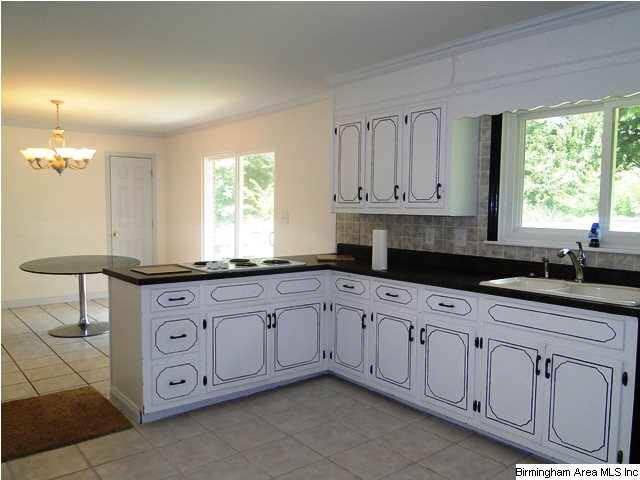 5446 Robin Circle Adamsville, AL 35005 - Photo 5 of 27