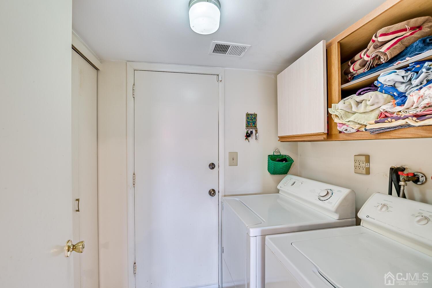 564 Westgate Drive Edison, NJ 08820 - Photo 13 of 37 a utility room with dryer and washer