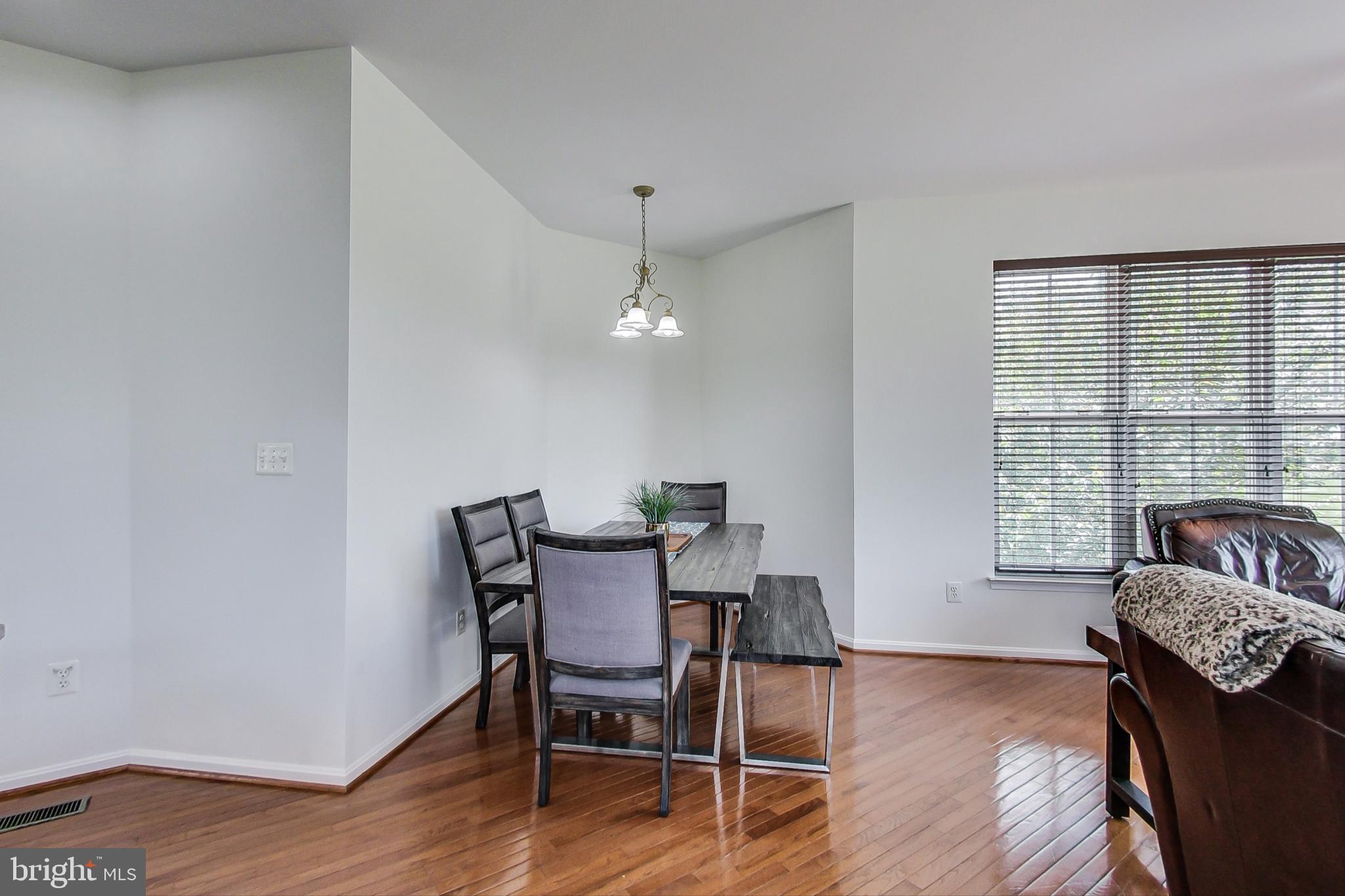9139 Ribbon Falls Loop Bristow, VA 20136 - Photo 12 of 49 Kitchen table area