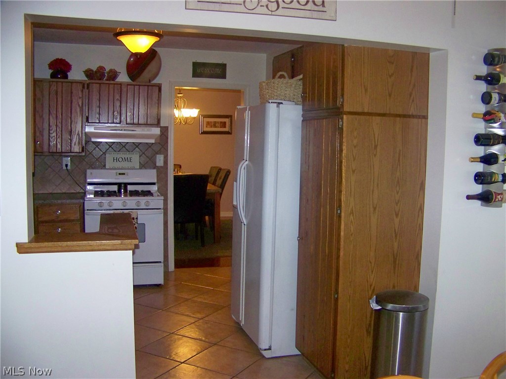 416 Ewing Road Youngstown, OH 44512 - Photo 12 of 34 DINETTE TO KITCHEN TO DINING ROOM