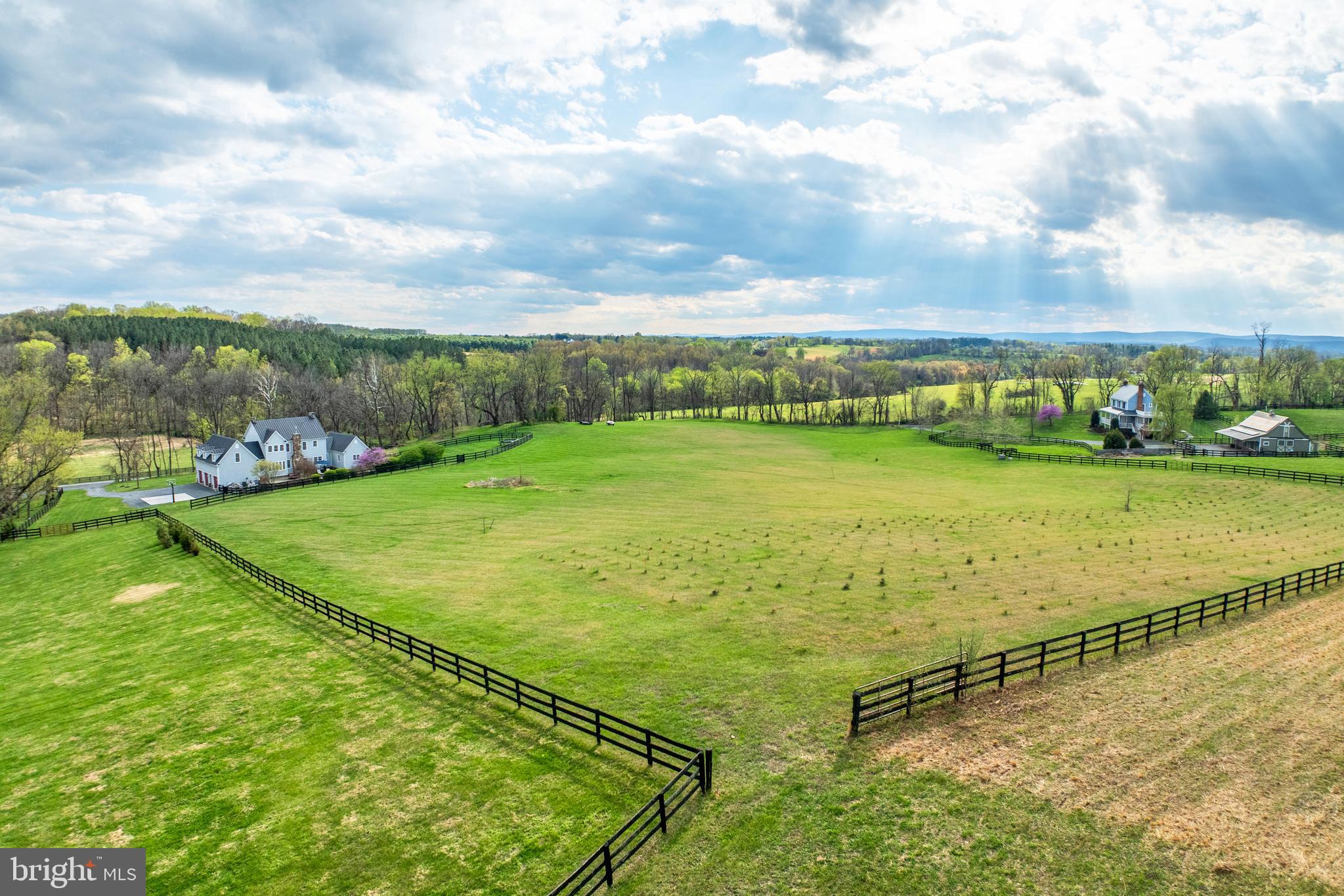 15718 Old Waterford Road Waterford, VA 20197 - Photo 77 of 81 a view of an ocean and a yard