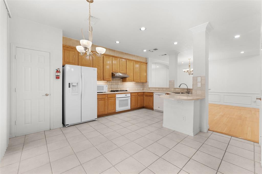 8108 Locust Street Irving, TX 75063 - Photo 14 of 39