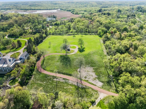 $1,395,000 | 241 Otis Road, Barrington Hills, IL 60010