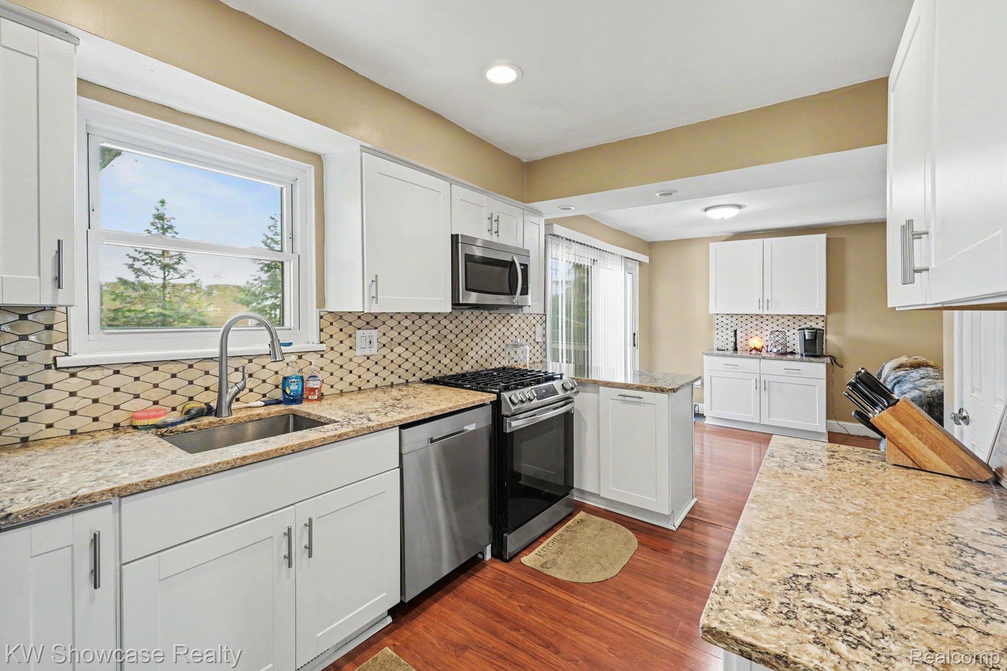 40652 Village Wood Road Novi, MI 48375 - Photo 9 of 37 010__dsc4047_789.jpg
