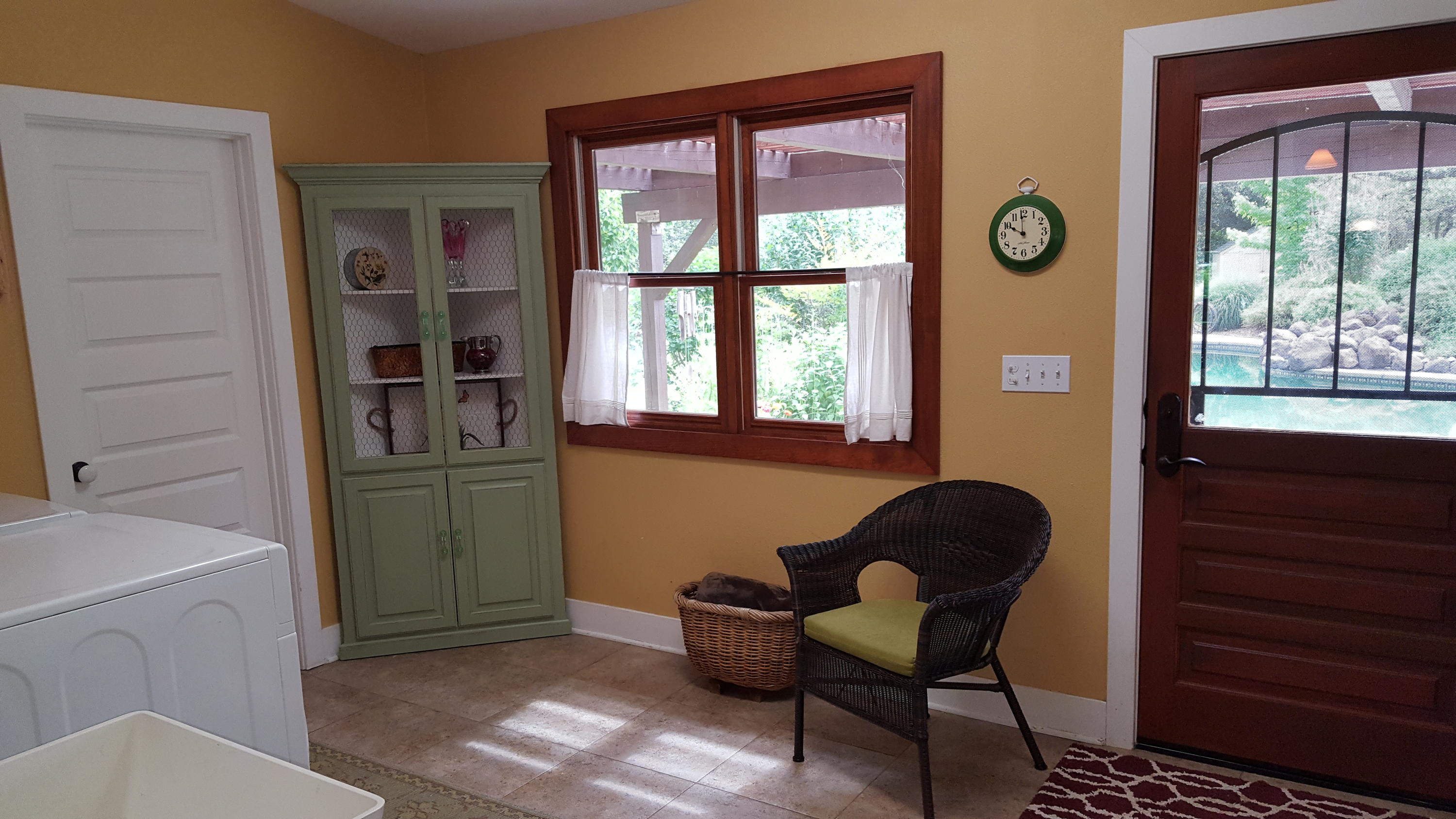 13148 South Fork Road Igo, CA 96047 - Photo 16 of 50 MUD ROOM WITH LAUNDRY AND BATHROOM