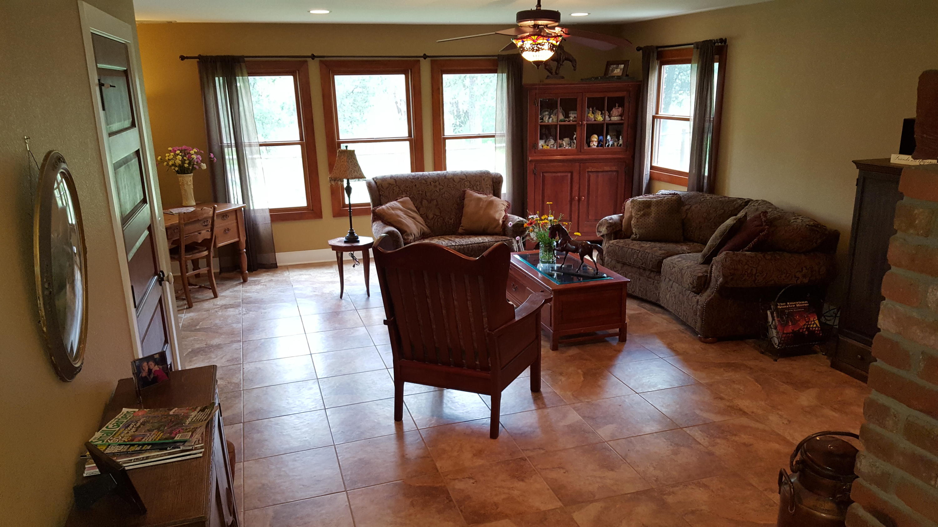 13148 South Fork Road Igo, CA 96047 - Photo 20 of 50 GREAT ROOM WITH BEAUTIFUL TILE FLOORS