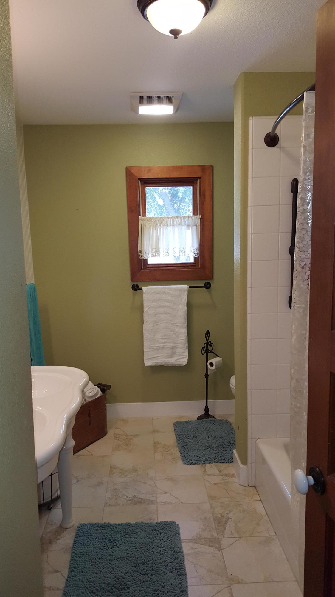 13148 South Fork Road Igo, CA 96047 - Photo 35 of 50 BATHROOM 3