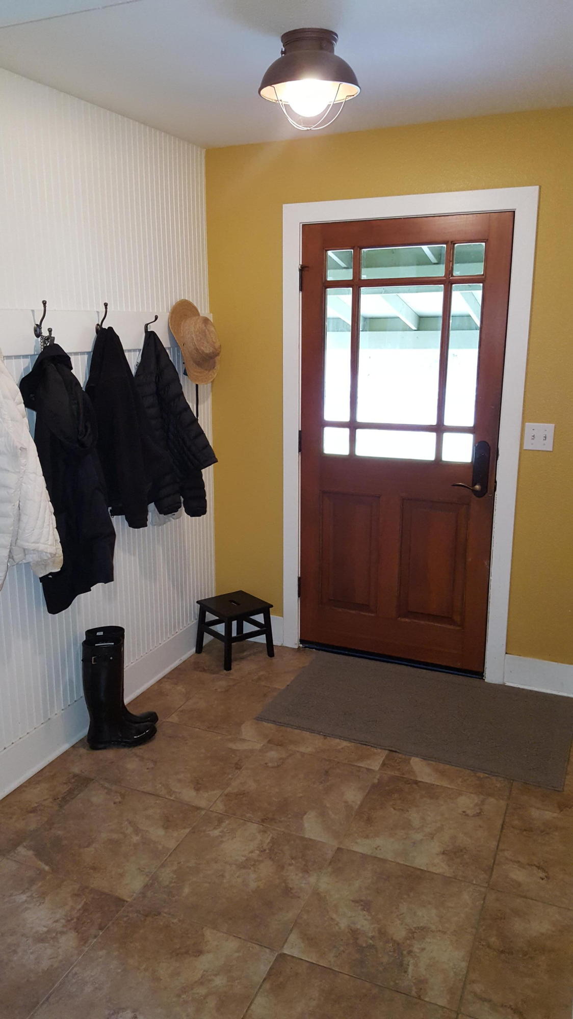 13148 South Fork Road Igo, CA 96047 - Photo 46 of 50 ENTRY WAY WITH TILE FLOOR