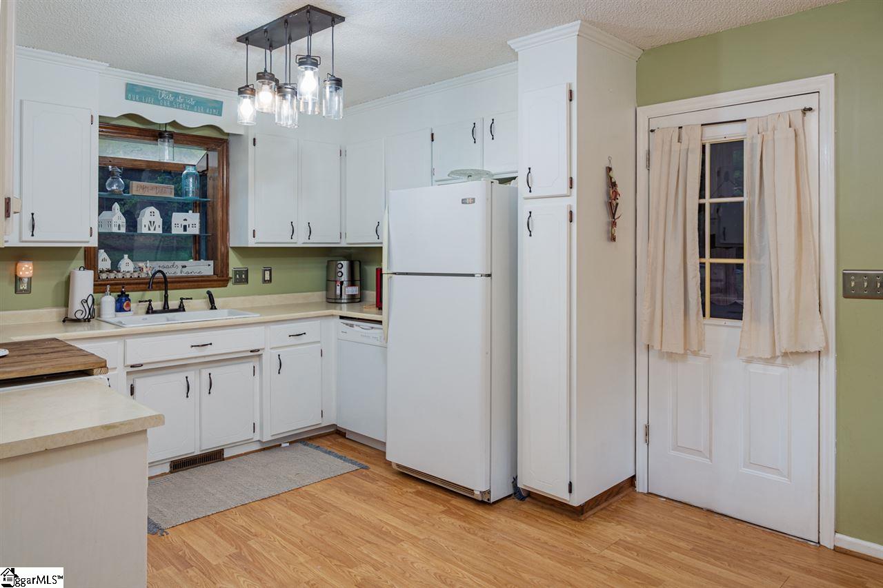 136 Watkins Road Easley, SC 29642 - Photo 9 of 36 Gallery Image 9
