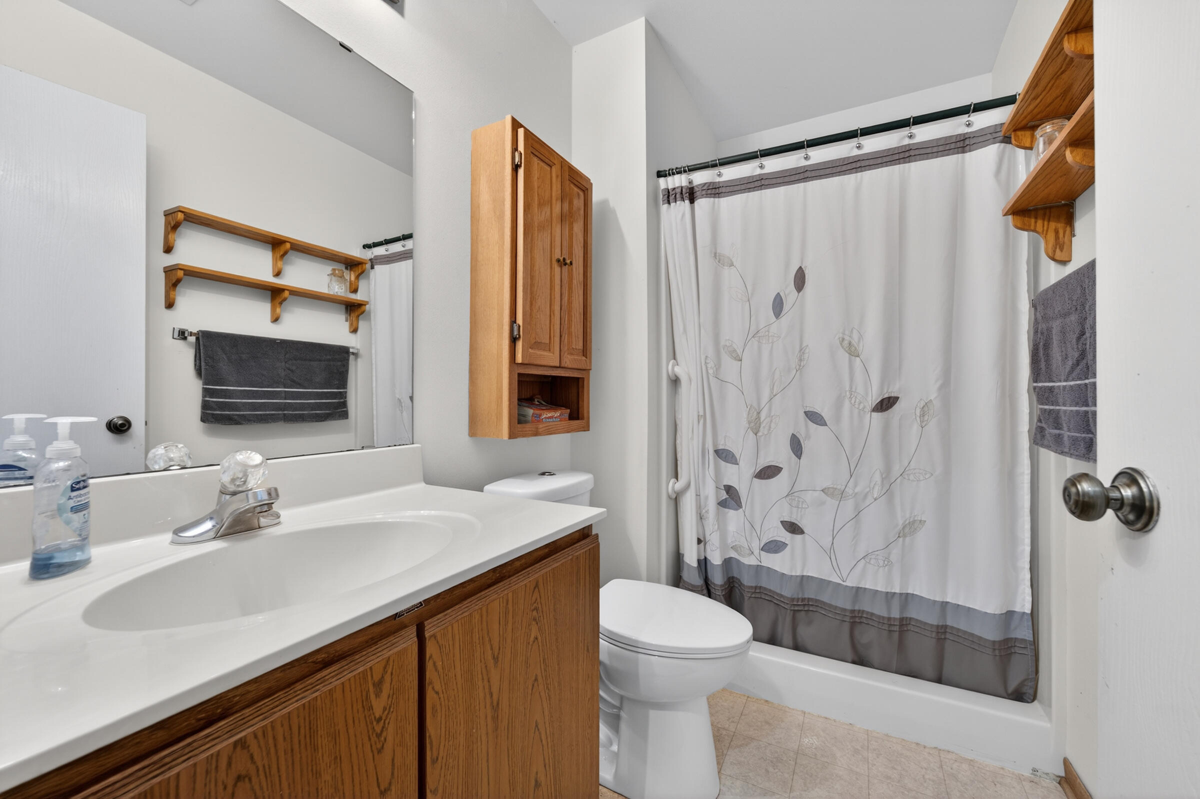 1424 South River Road, Unit 1426 New Berlin, WI 53151 - Photo 19 of 30 Main Bath
