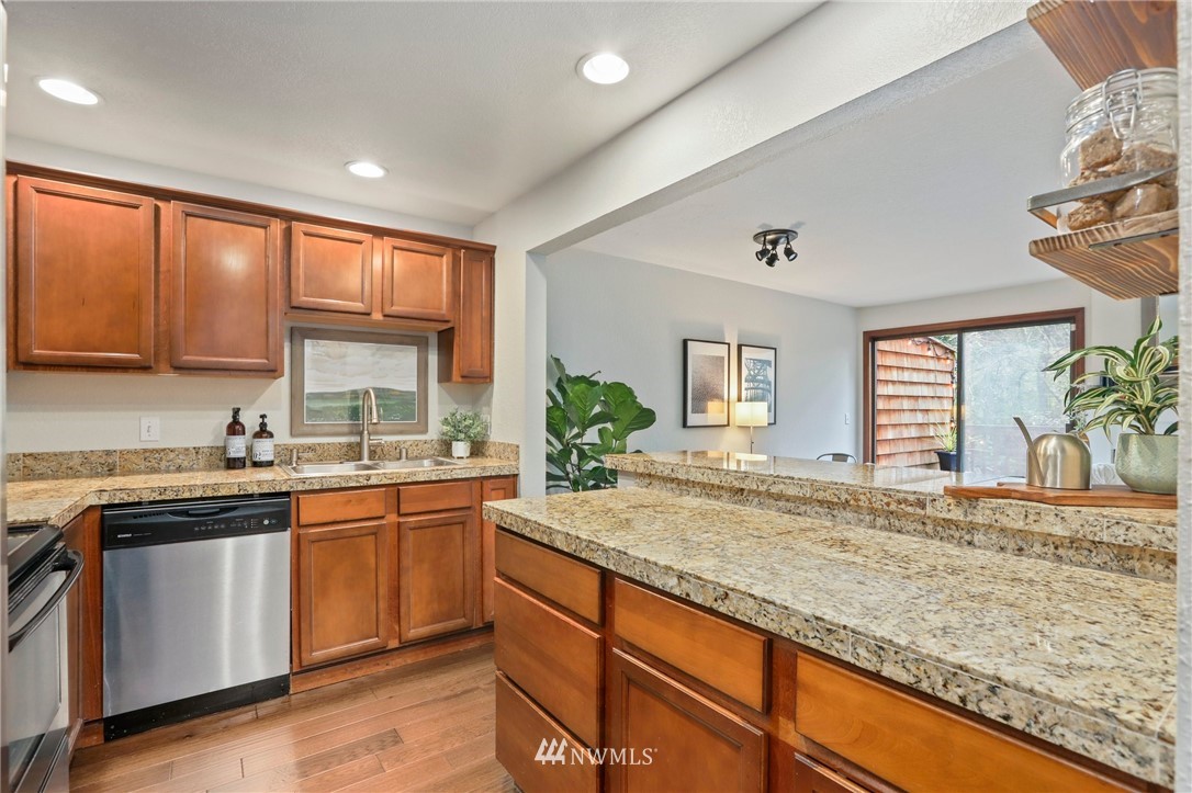8705 238th Street Southwest, Unit H Edmonds, WA 98026 - Photo 10 of 27 Gallery Image 10