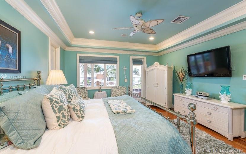 2411 Northeast 35th Street Lighthouse Point, FL 33064 - Photo 5 of 40 Gallery Image 5