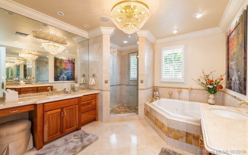2411 Northeast 35th Street Lighthouse Point, FL 33064 - Photo 8 of 40 Gallery Image 8