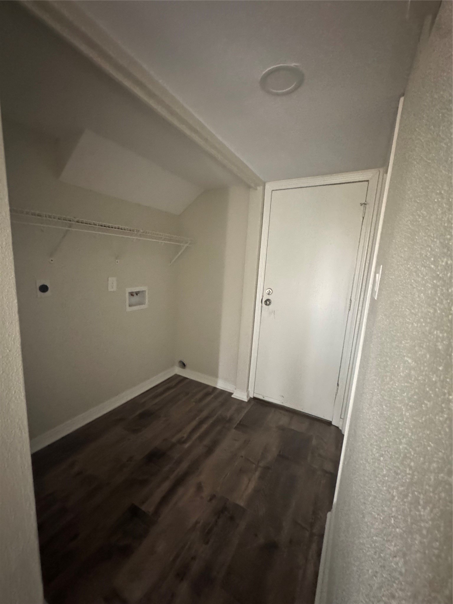 13626 Sunswept Way Houston, TX 77082 - Photo 11 of 30 Laundry area first floor
