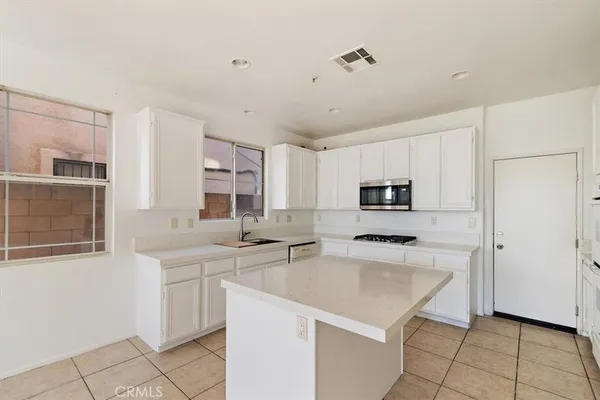 $4,000 | 16757 Escalon Drive, Fontana, CA 92336
