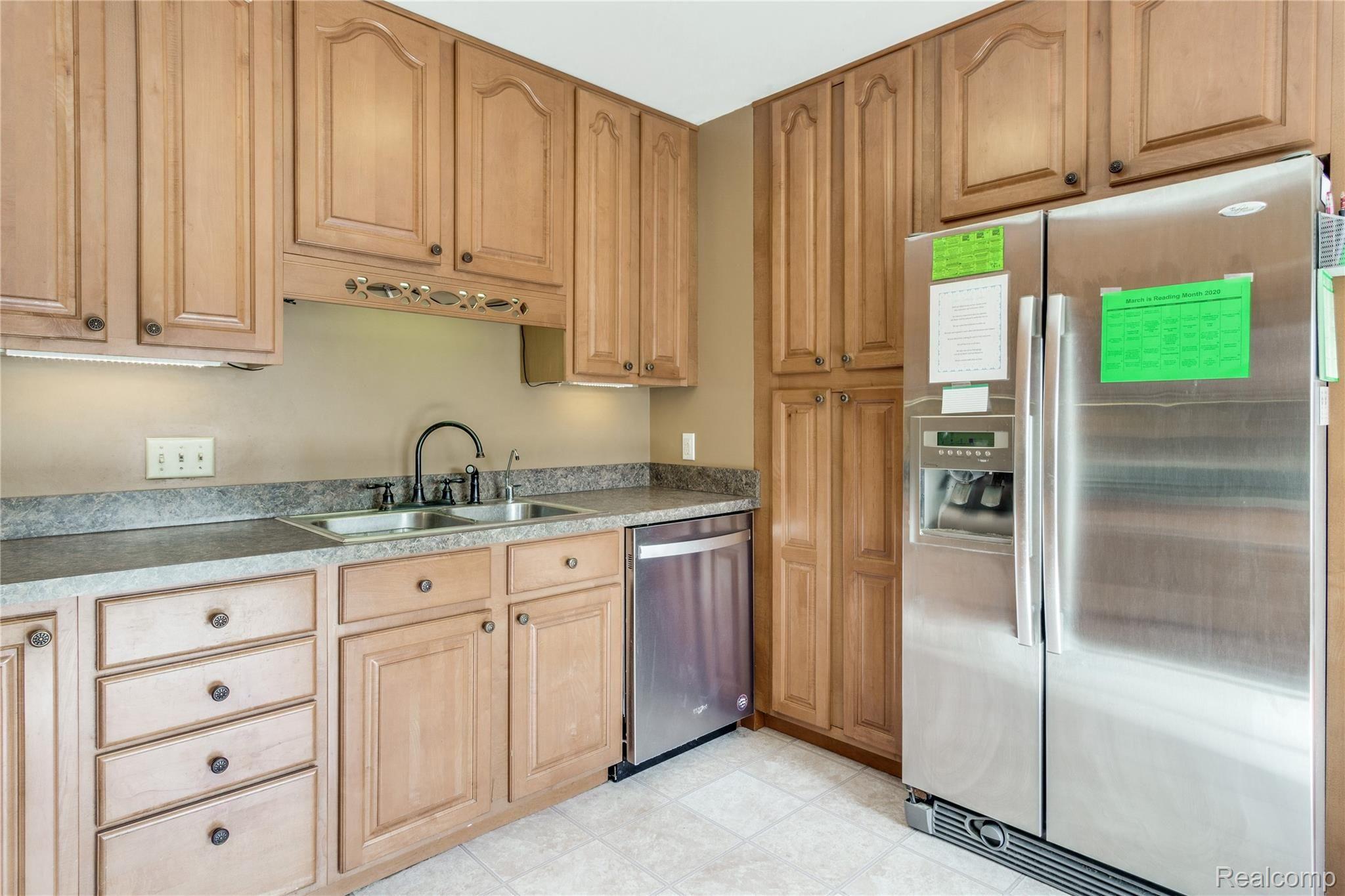 5243 Lethbridge Road Grand Blanc, MI 48439 - Photo 7 of 29 Interiors (8 of 34).jpg
