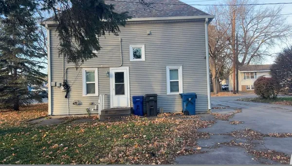 $2,600 | 726 Randolph Avenue, St. Paul, MN 55102