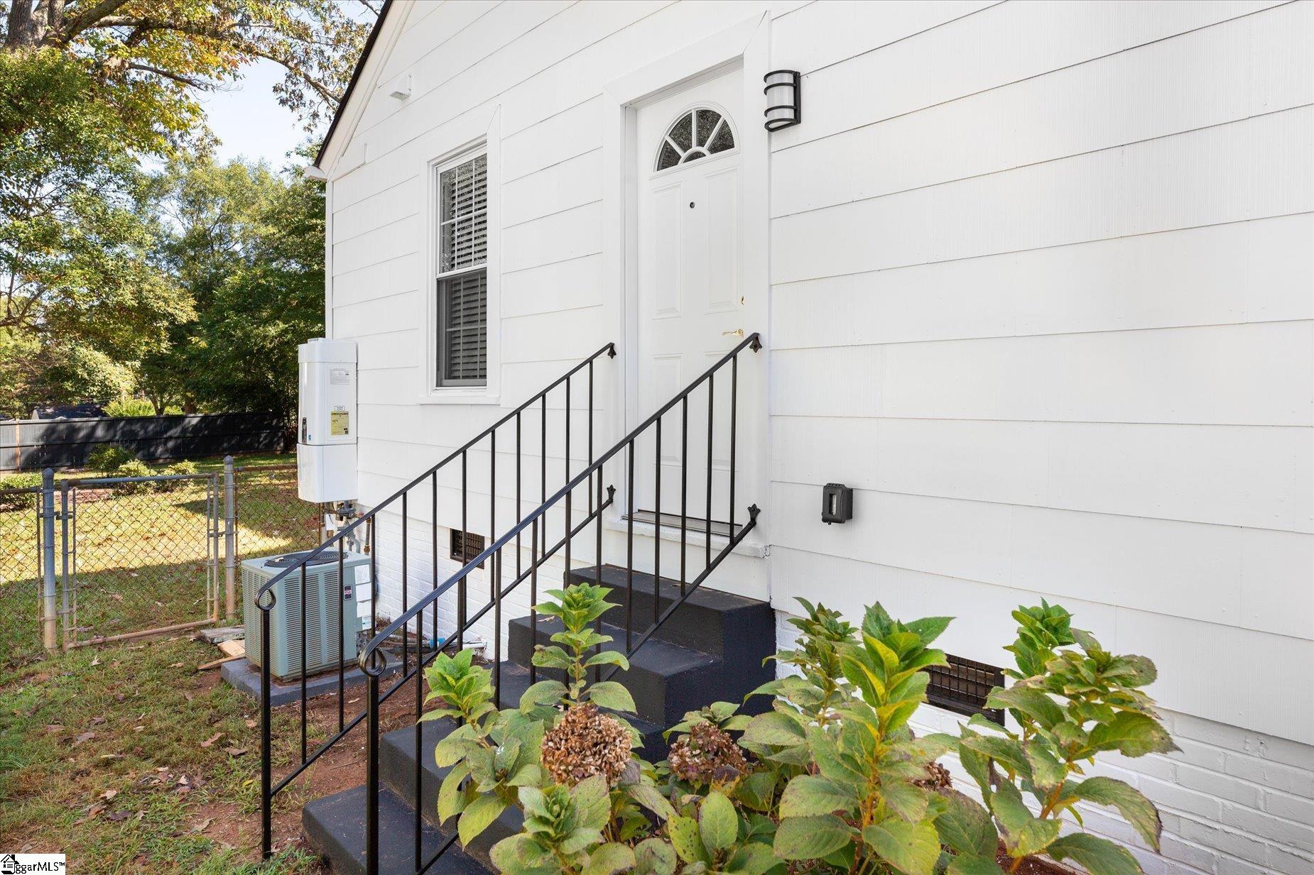 32 Pleasant Ridge Avenue Greenville, SC 29605 - Photo 7 of 40 Gallery Image 7