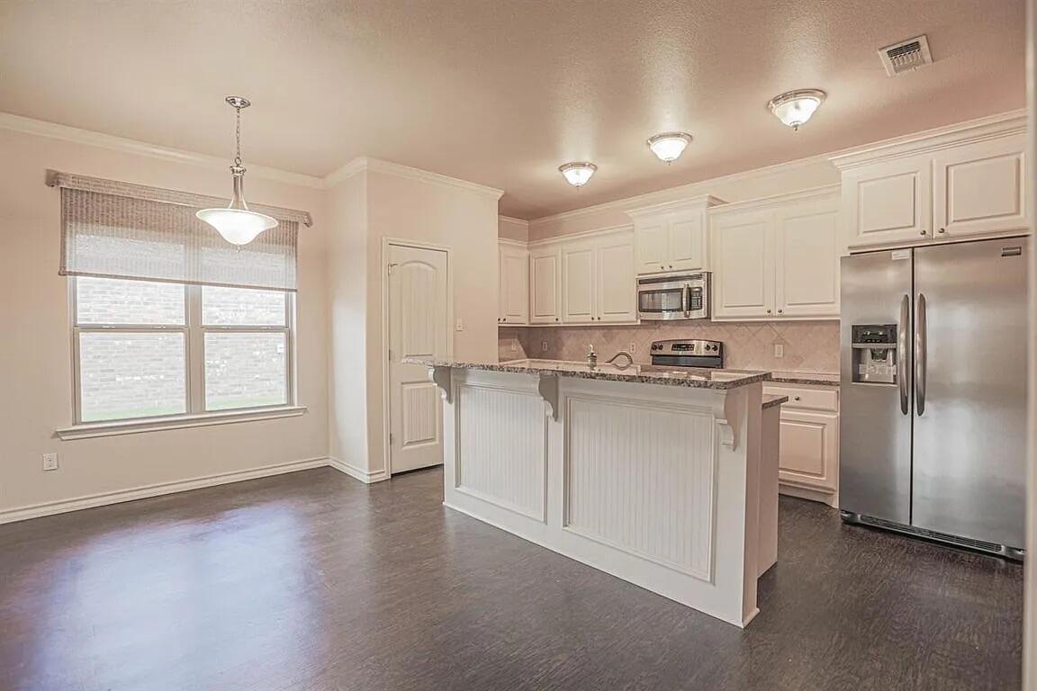 5019 Jarvis Street Lubbock, TX 79416 - Photo 12 of 19 80a51f09b01c99b2cb3686c4ce14a024-uncropp