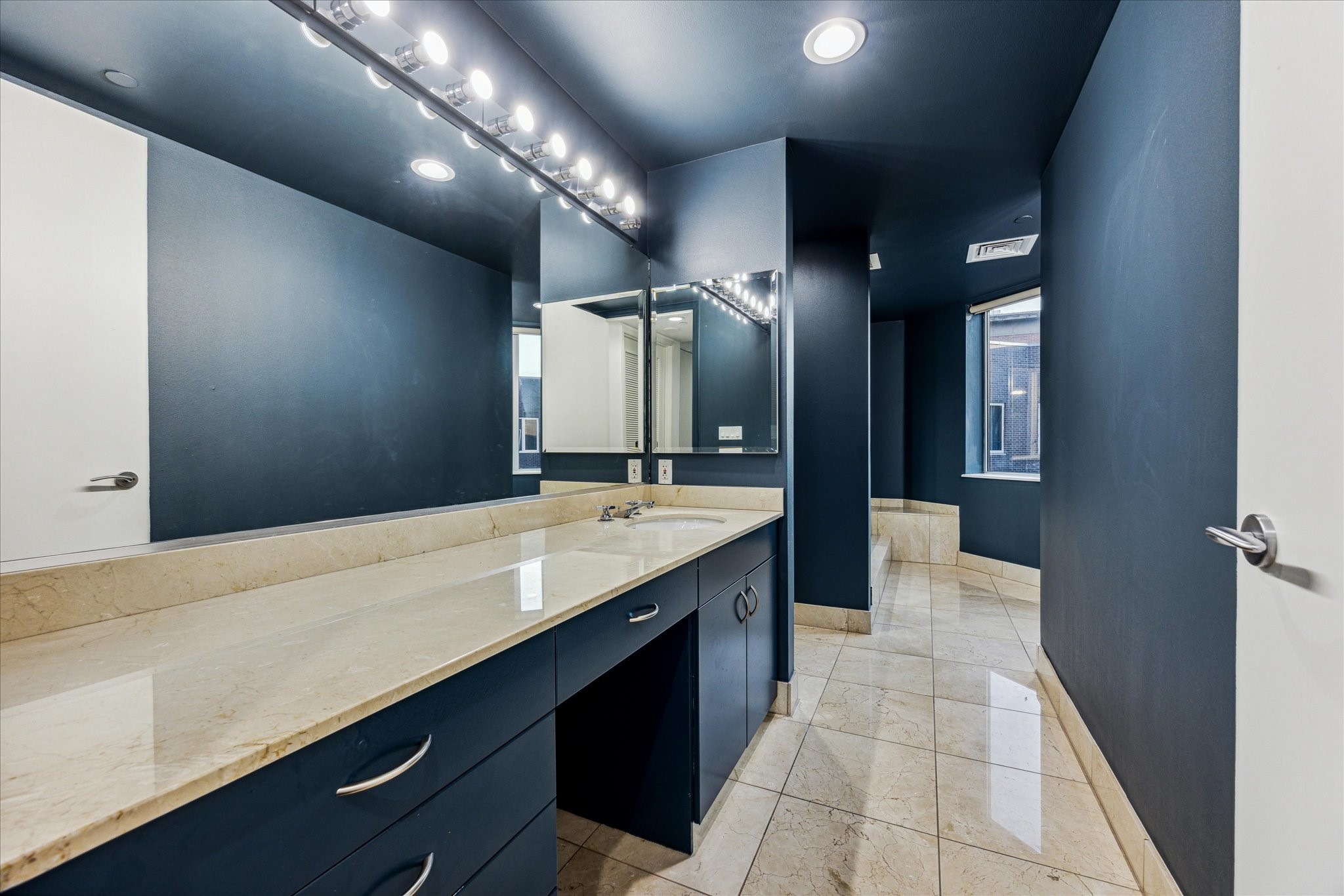 901 West 9th Street, Unit 401A Austin, TX 78703 - Photo 14 of 30