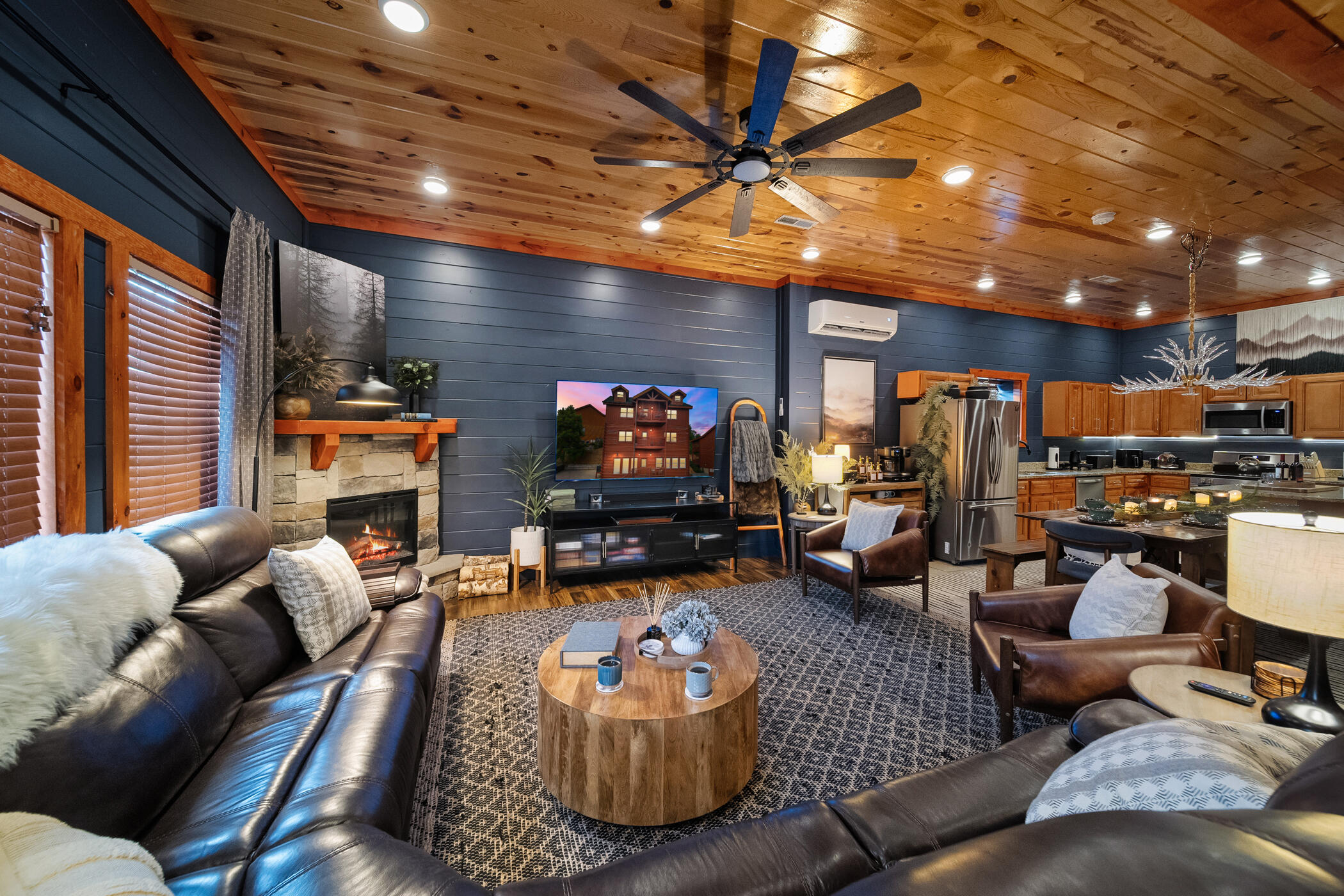 2513 Laurel Point Way Sevierville, TN 37862 - Photo 15 of 81 Great Room