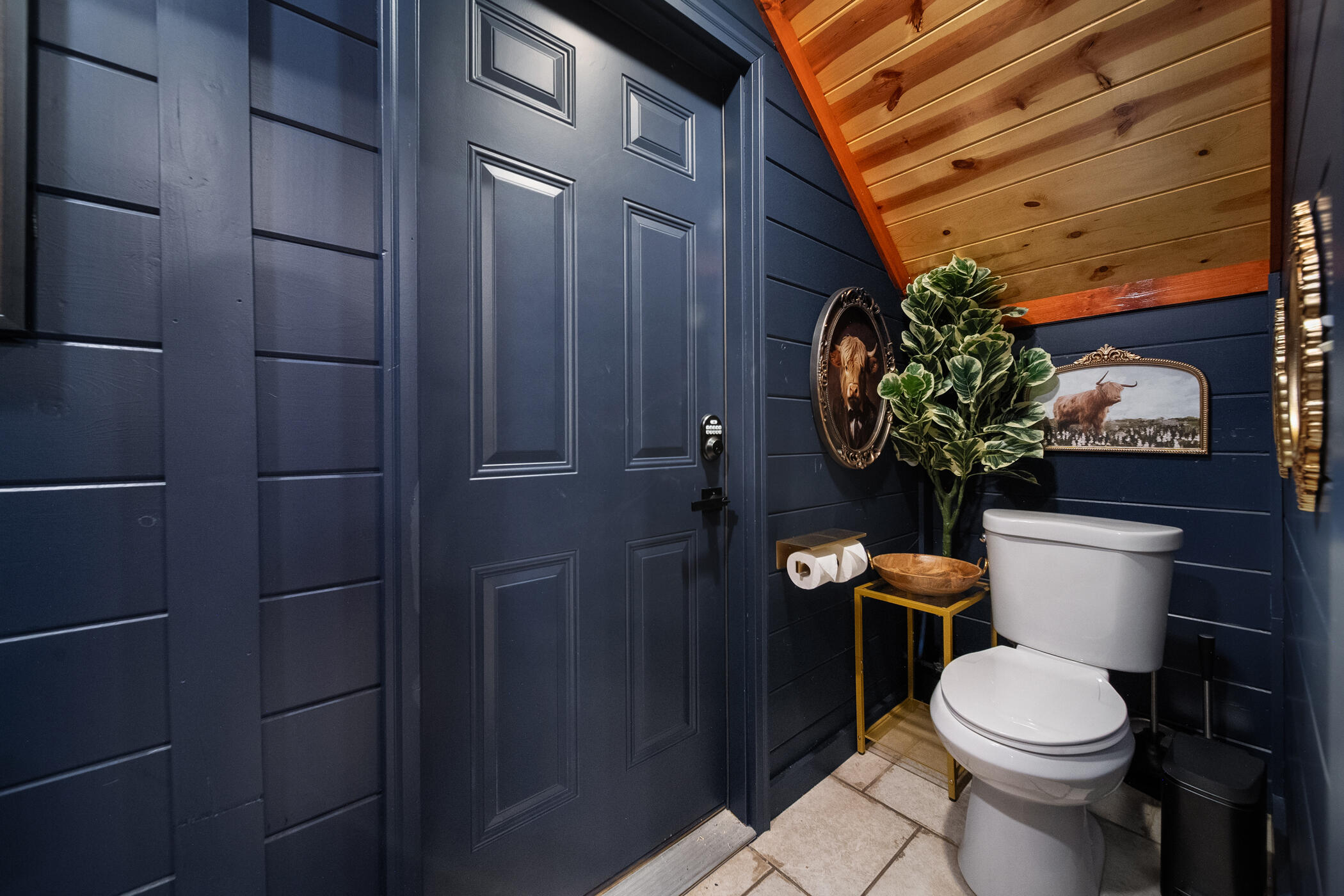 2513 Laurel Point Way Sevierville, TN 37862 - Photo 22 of 81 Kitchen Half bath