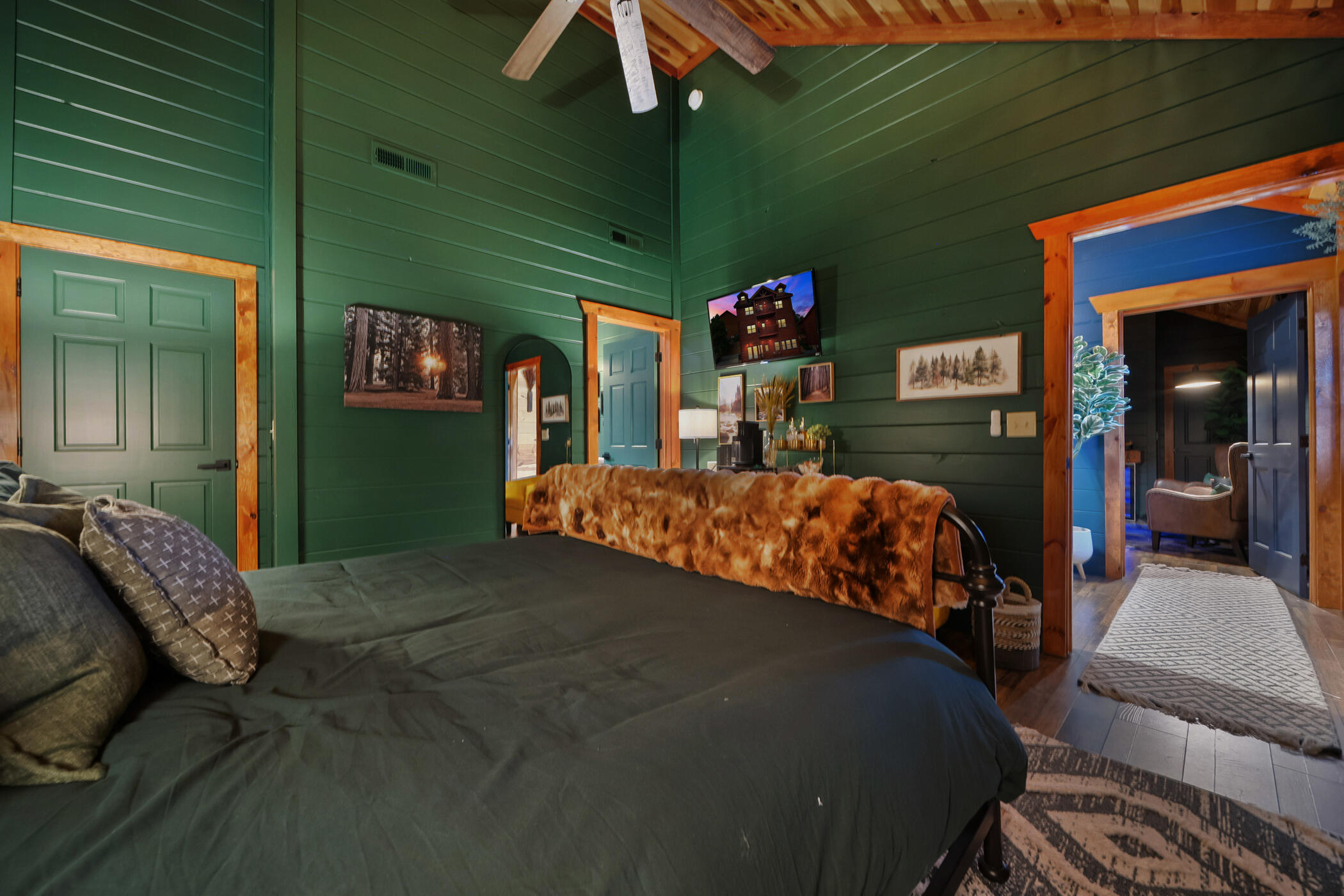 2513 Laurel Point Way Sevierville, TN 37862 - Photo 29 of 81 Smoked Oak Suite