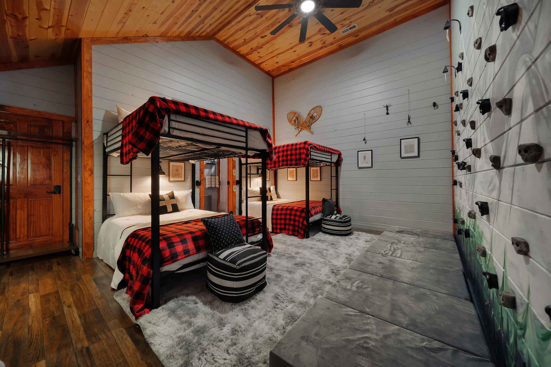 2513 Laurel Point Way Sevierville, TN 37862 - Photo 43 of 81 The Crash Pad Bunk Room