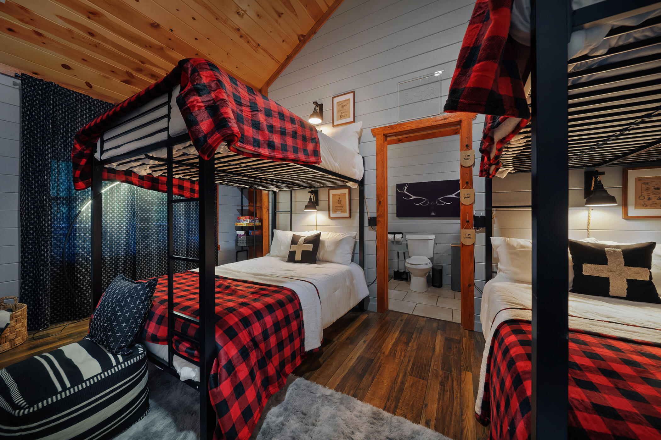 2513 Laurel Point Way Sevierville, TN 37862 - Photo 44 of 81 The Crash Pad Bunk Room