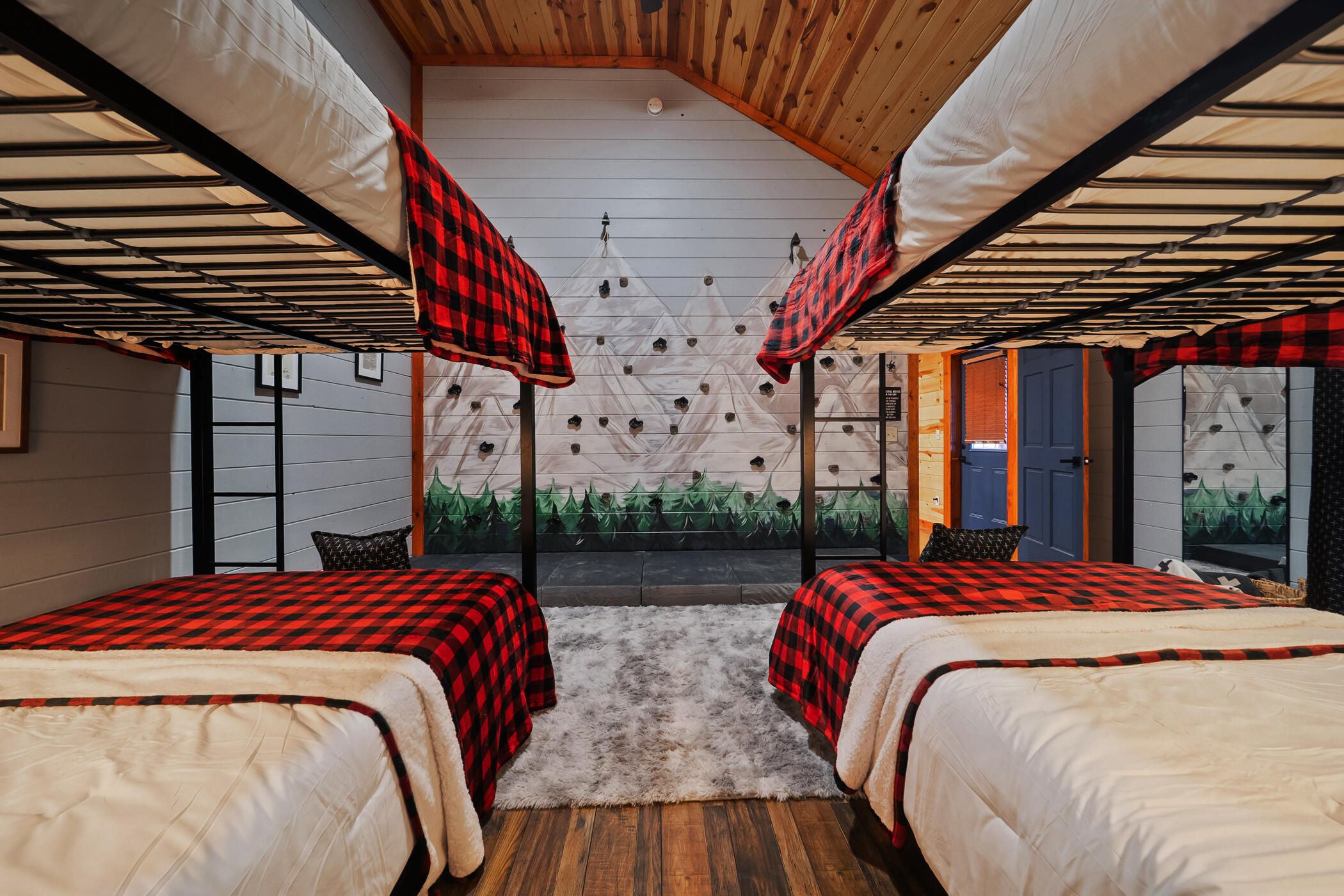 2513 Laurel Point Way Sevierville, TN 37862 - Photo 45 of 81 The Crash Pad Bunk Room