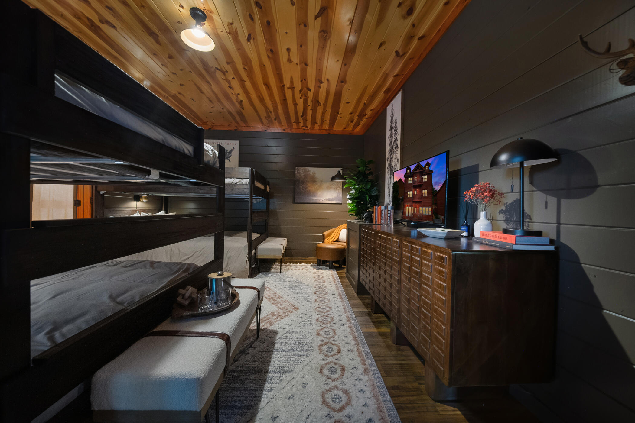 2513 Laurel Point Way Sevierville, TN 37862 - Photo 50 of 81 Cade's Cove Bunk Room