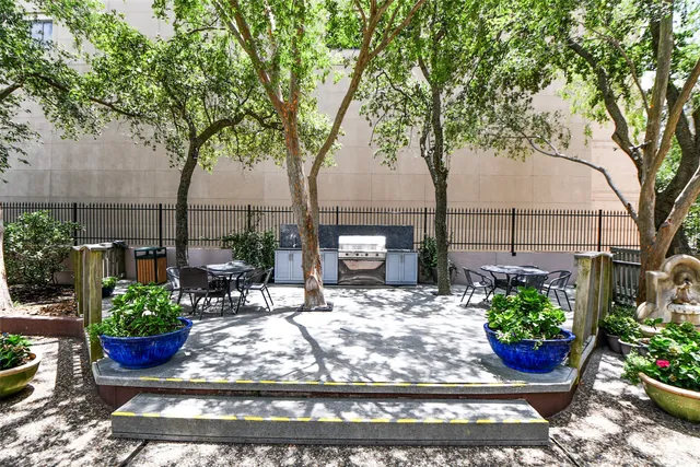 a view of a yard in front of house