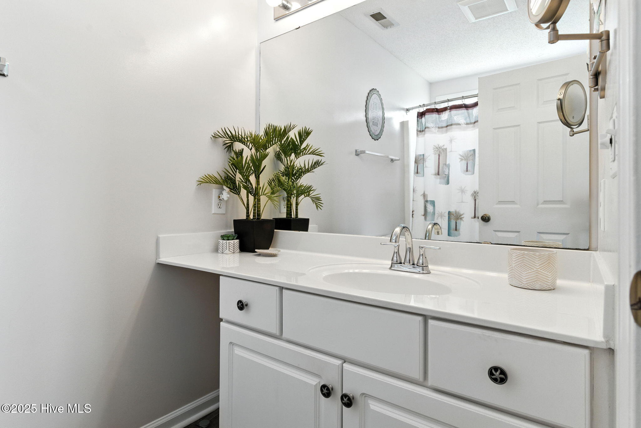 409 27th Street, Unit D Sunset Beach, NC 28468 - Photo 29 of 52 37-web-or-mls-CAMMediaLLC.com D-34