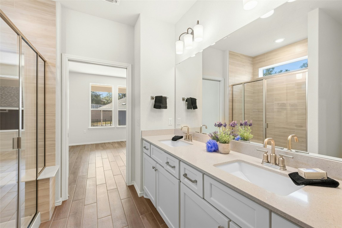 706 Livewater Cove Georgetown, TX 78633 - Photo 18 of 33 Main Bathroom