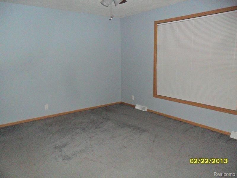 4296 Newport Road Newport, MI 48166 - Photo 6 of 9 SAM_6572.JPG