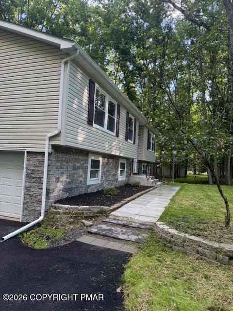 244 Upper Ridge Drive Effort, PA 18330 - Photo 2 of 23 IMG_9205