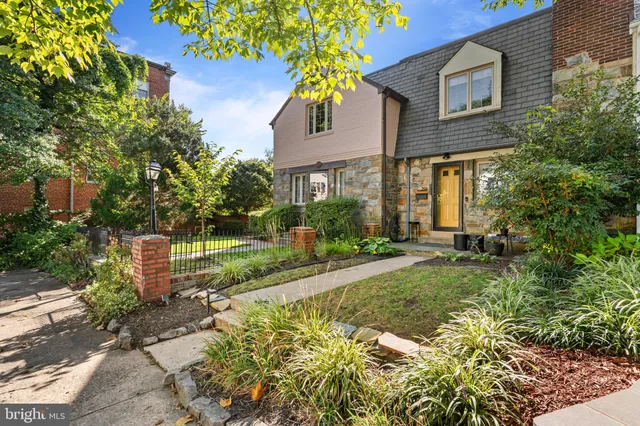 $775,000 | 708 Chetworth Place, Alexandria, VA 22314