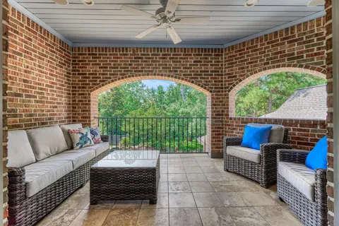 $1,900,000 | 66 South Player Manor Circle, The Woodlands, TX 77382