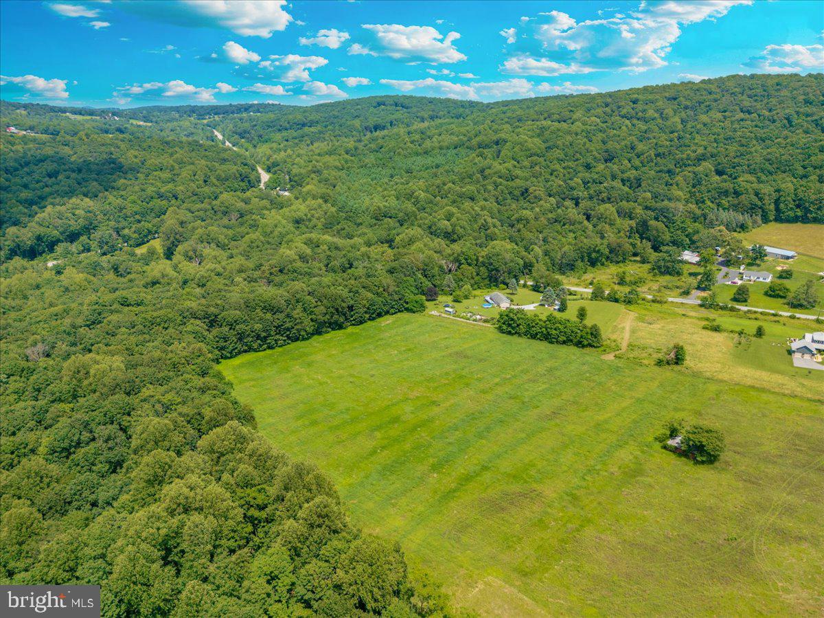 12434 Pleasant Valley Road Smithsburg, MD 21783 - Photo 3 of 10 Gallery Image 3