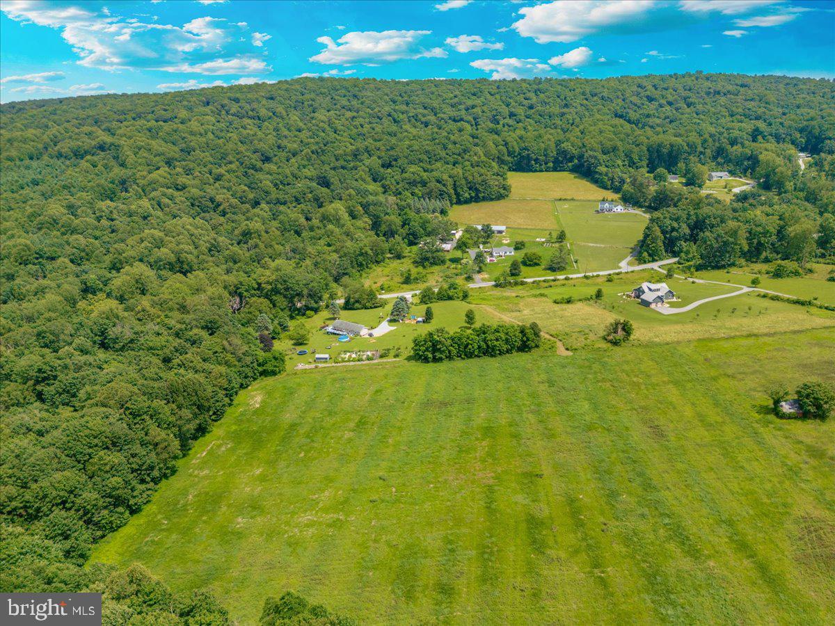 12434 Pleasant Valley Road Smithsburg, MD 21783 - Photo 4 of 10 Gallery Image 4