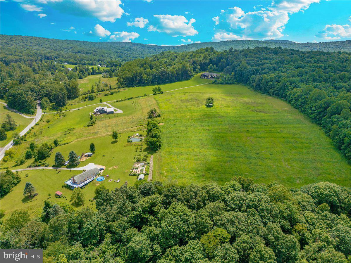 12434 Pleasant Valley Road Smithsburg, MD 21783 - Photo 5 of 10 Gallery Image 5