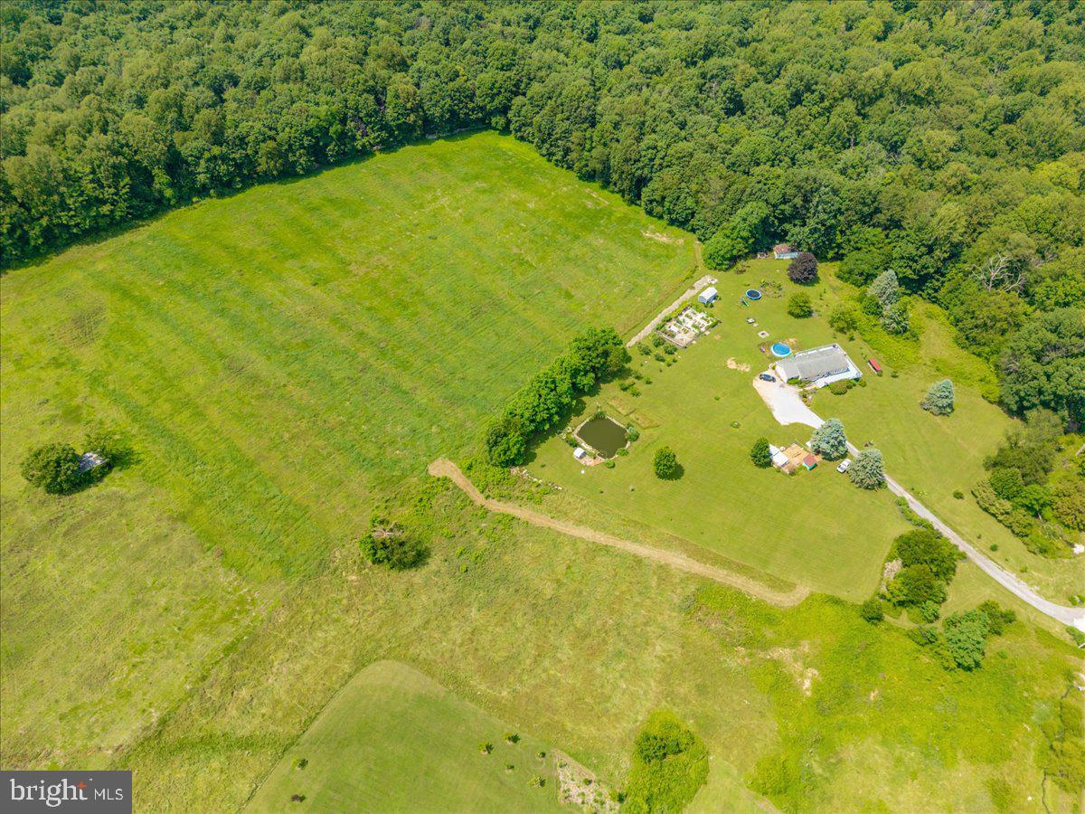 12434 Pleasant Valley Road Smithsburg, MD 21783 - Photo 6 of 10 Gallery Image 6