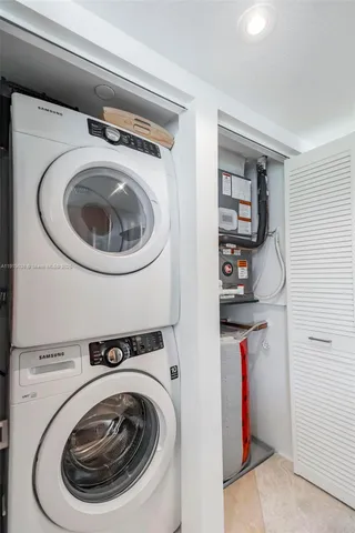 $1,299,000 | 7600 Collins Avenue, Unit 1012, Miami Beach, FL 33141